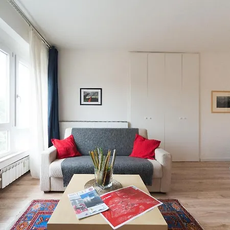 Bright Studio Centrally Located 公寓