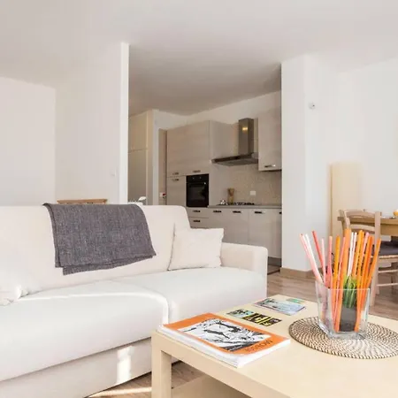 Bright Studio Centrally Located
