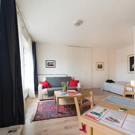 Bright Studio Centrally Located 公寓